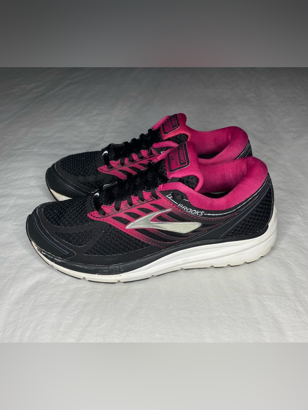 Brooks Addiction 13 Women's Running Shoes Black Pink, Size 9.5 2A Narrow
